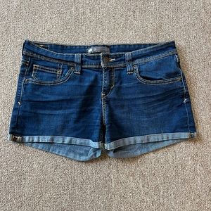 LEVIS JEAN SHORTS BLUE DENIM CUFFED HEM SIZE 28